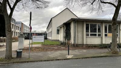 G&auml;rtnerischer &Uuml;berarbeitungsbedarf Eingang Adam-Josef-C&uuml;ppers-Berufskolleg